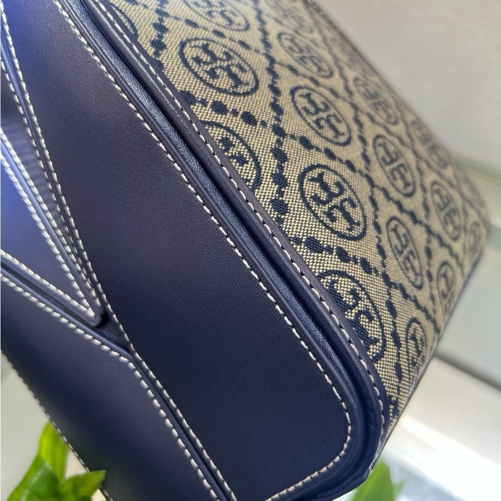 Tory Burch Navy and Beige Crossbody Bag - Picture 3 of 6